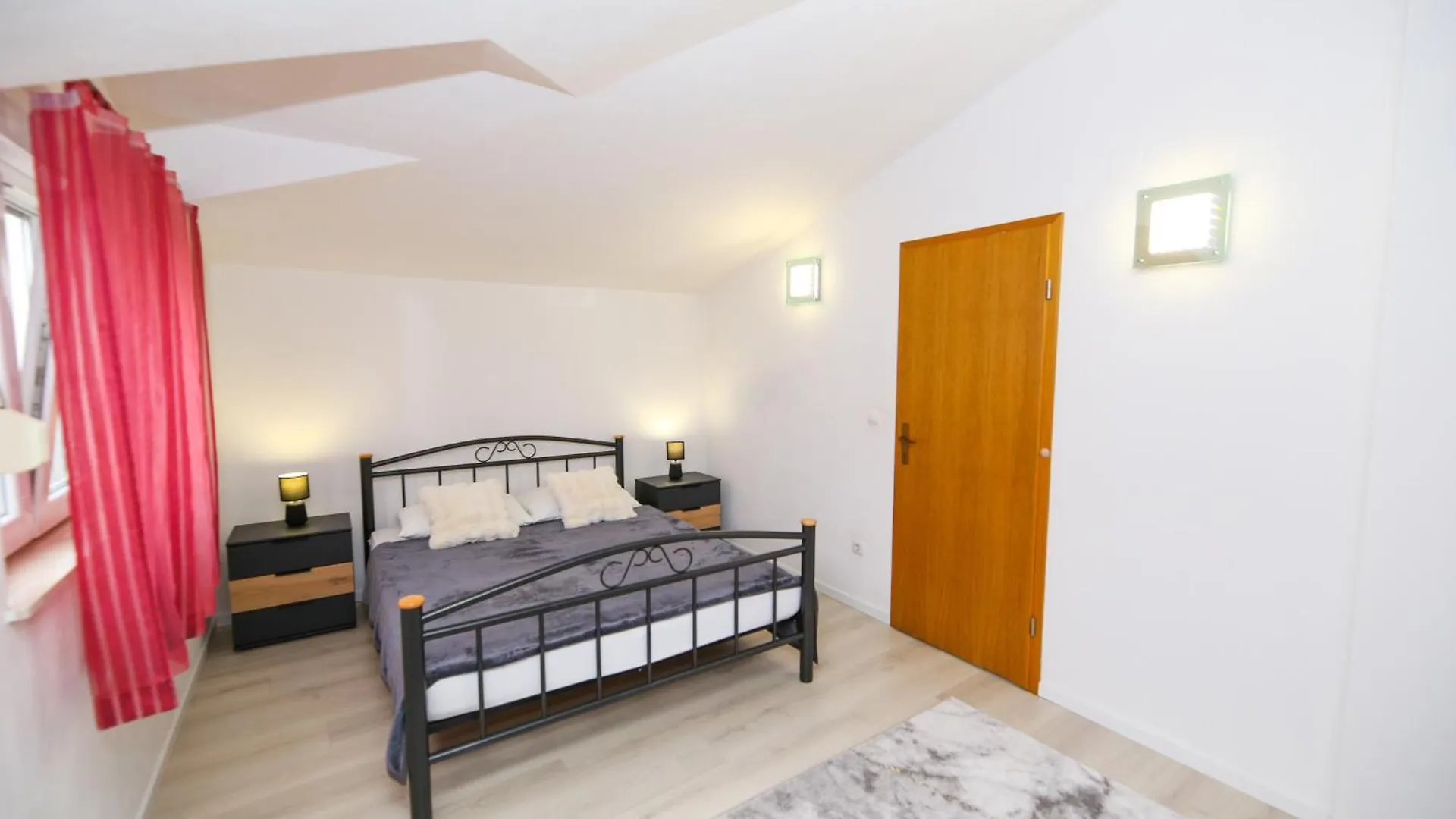 Apartments Vaska Trogir 0*,